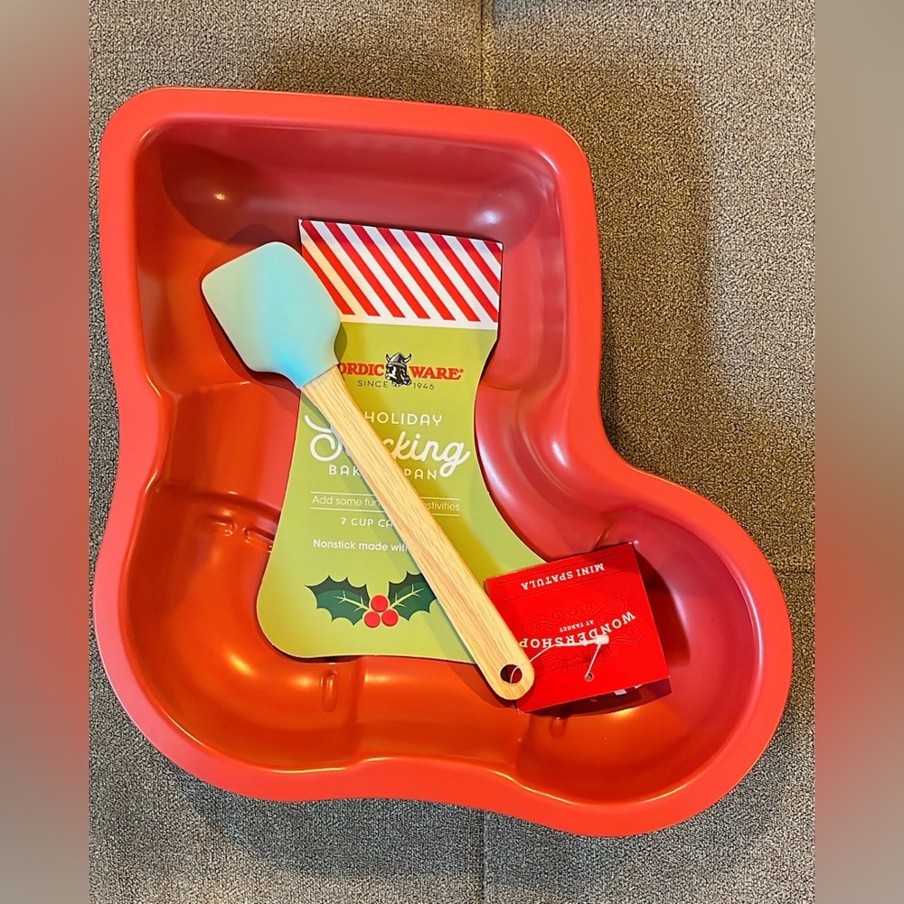 🆕 Nordic Ware 11.1" Carbon Steel Festive Red Stocking Shaped Cake Pans